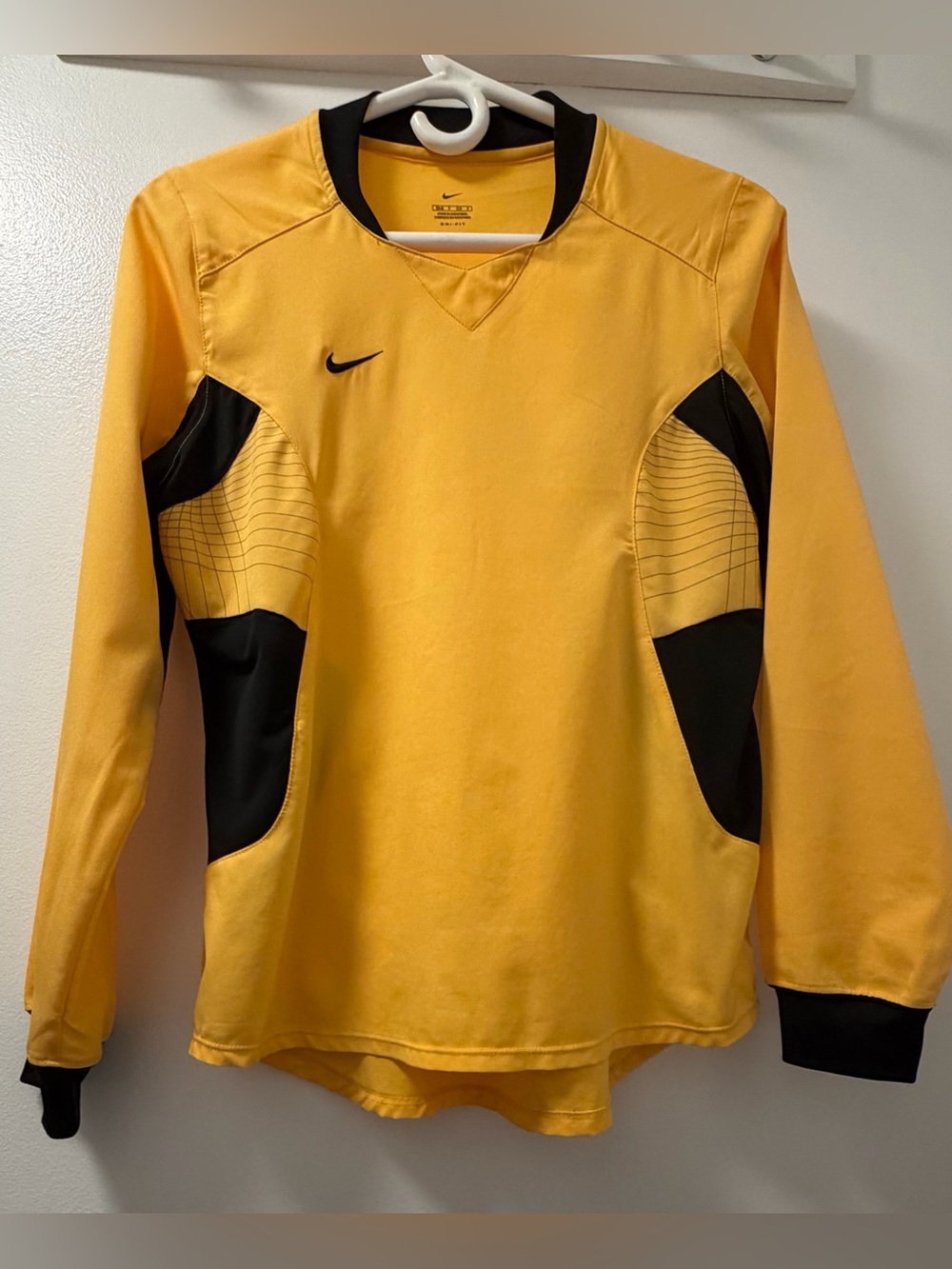 Nike Dri-FIT Women’s Goalkeeper Soccer Jersey Yellow & Black Small S / Size 4-6